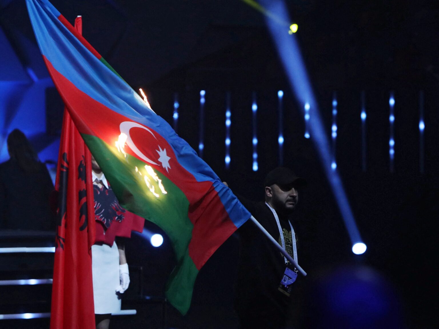 Azerbaijan sets flag on fire during weightlifting