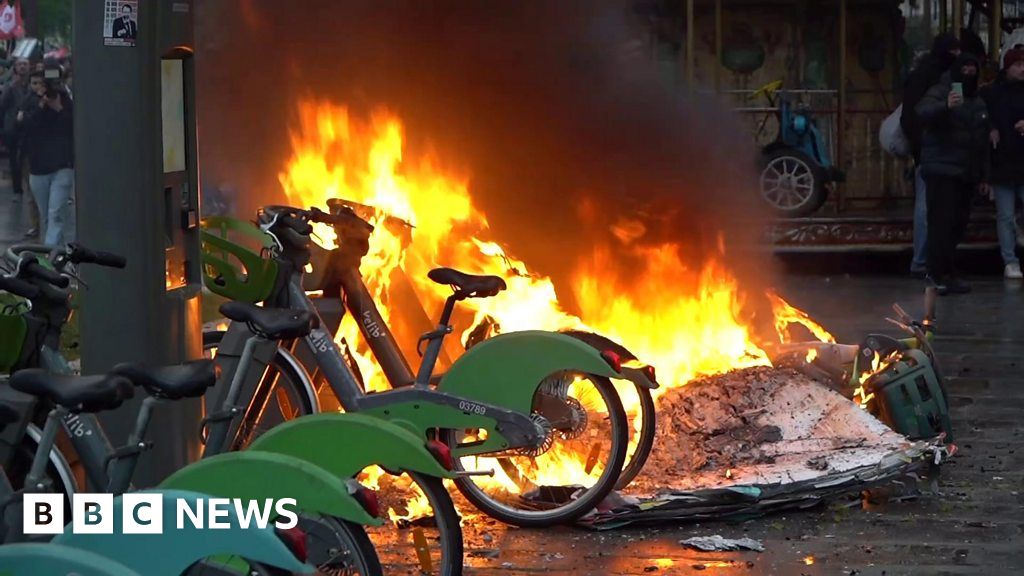 Bicycles on fire in Paris after Macron’s retirement