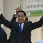 Japanese prime minister resumes campaign after explosion