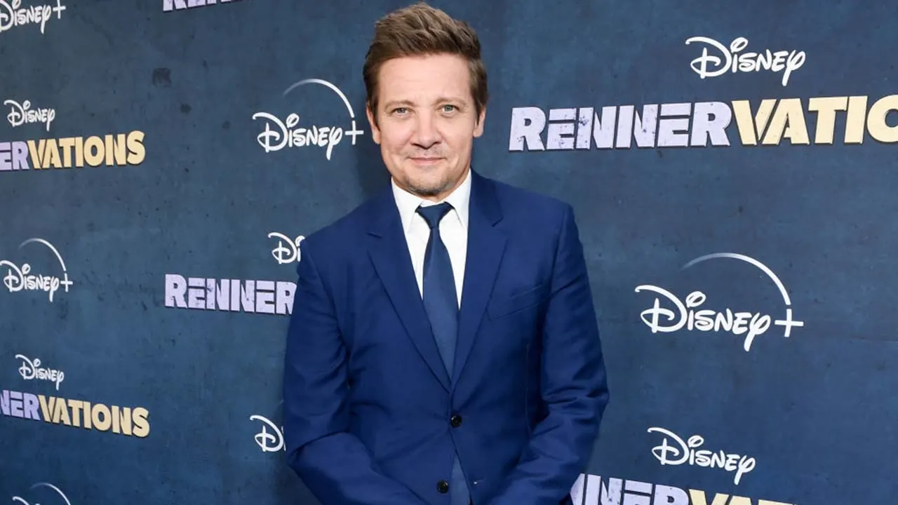 Jeremy Renner visits the hospital workers who