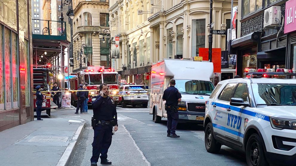 Parking garage collapses in NYC, 1 dead;  5 in