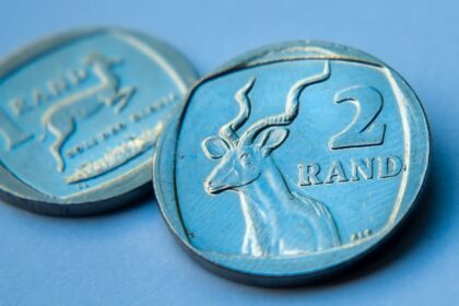 Rand hits up – but stays on the back foot