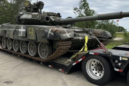 Russian tank captured by Ukrainian forces returns