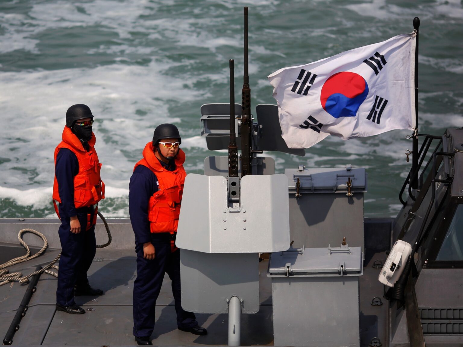 S Korea fires warning shots at North Korean boat
