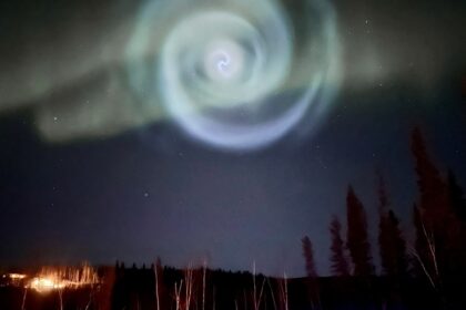 Strange spiral appears amidst the Northern Lights