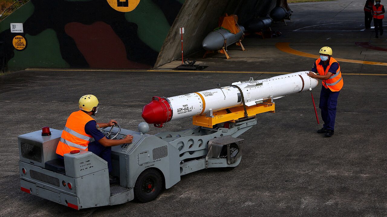 Taiwan buys 400 anti-ship missiles from US axis