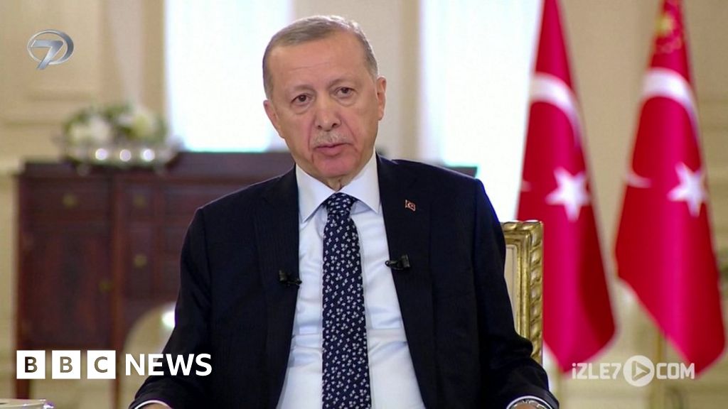 The Turkish Erdogan gets sick on TV and cancels