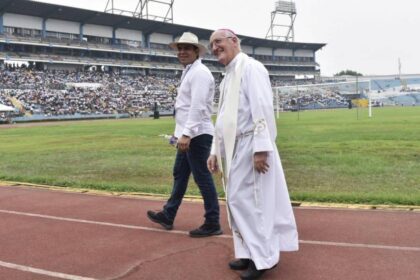 Thousands of parishioners bid farewell to Monsignor Ángel