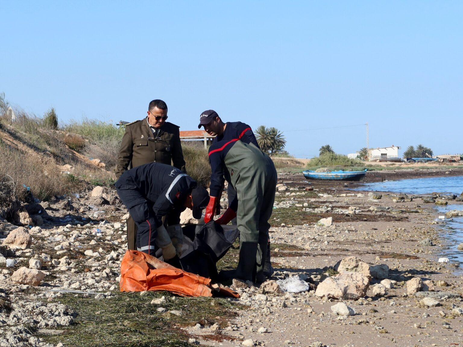 Tunisia collects the bodies of 41 drowned refugees