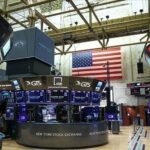 US stocks mixed on Friday in weak macroeconomic environment