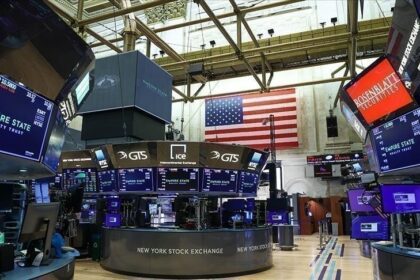 US stocks mixed on Friday in weak macroeconomic environment