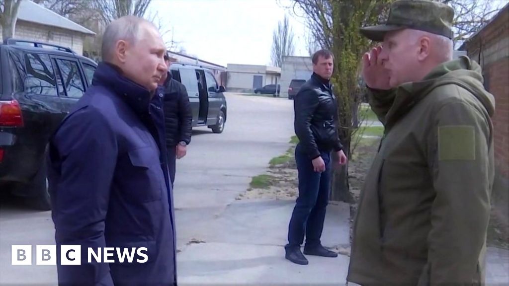 War in Ukraine: Putin visits occupied Kherson