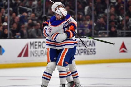 Yamamoto scores late in Game 6 to eliminate Oilers