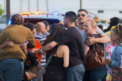9 killed in shooting at outdoor outlet mall in