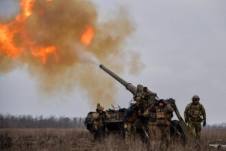 A top Ukrainian commander fights around