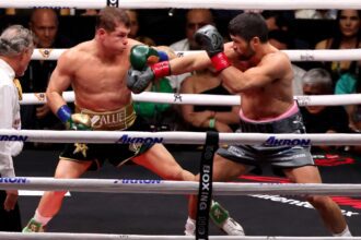 Alvarez beats Ryder to retain super middleweight