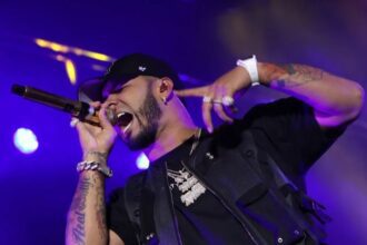 Anuel AA causes controversy in social networks for