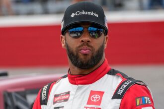 Aric Almirola pushes Bubba Wallace during