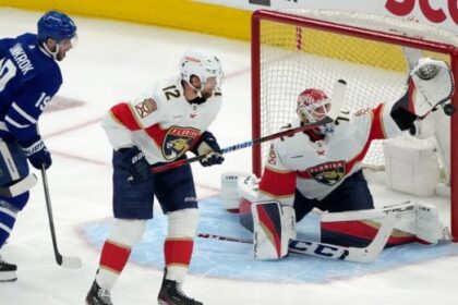 Bobrovsky stars as Panthers survive the blown lead