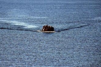 Body of migrant from sunken boat found in Greece