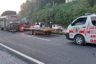 Bus and truck collide on the Inter-American highway and