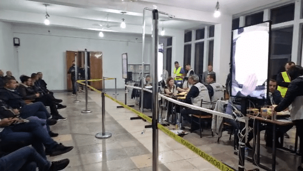 Counting ends in three administrative units in