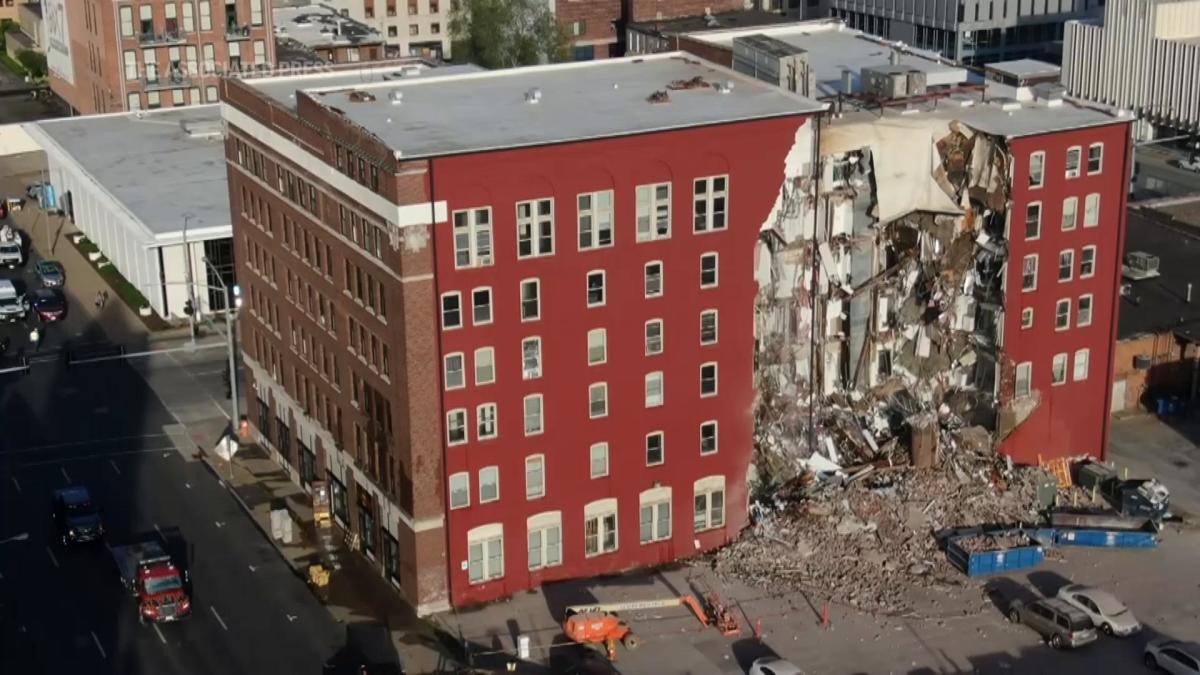 Davenport, Iowa apartment building partially