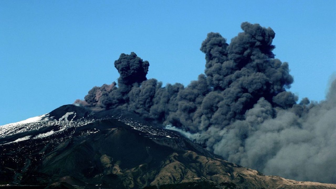 Etna volcano erupts, flights to