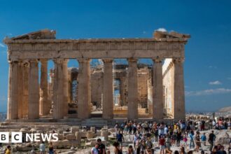 Greece recovers hundreds of stolen artifacts