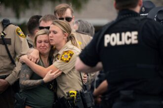 Hundreds of officers gather to mourn Wisconsin