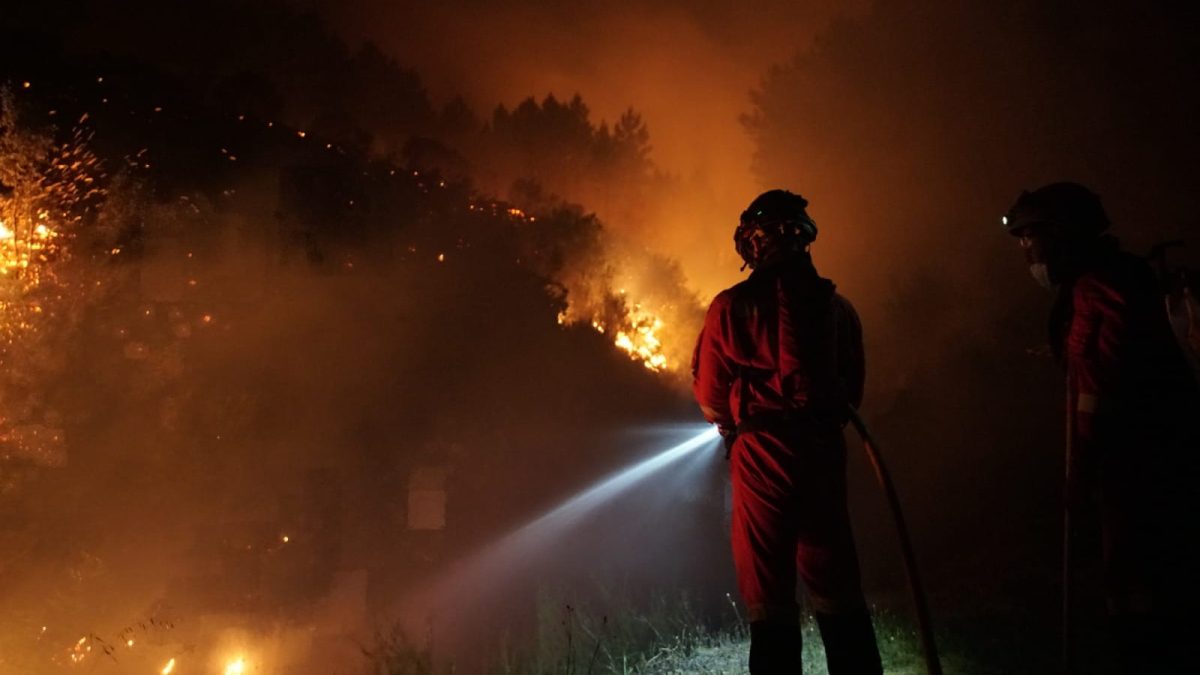 Hundreds of people evacuated due to wildfires