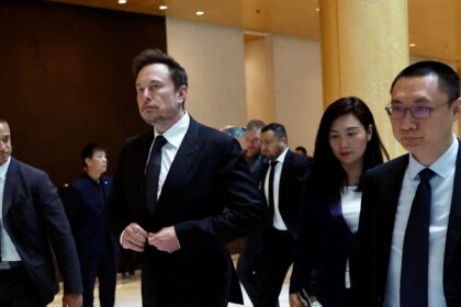 In China, Elon Musk talks about ‘intelligently networked’
