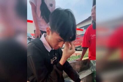 Indonesian teenager who walks 8 km to school and once