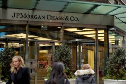 JPMorgan Chase cut about 500 engineering and operations jobs