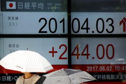 Japan’s Nikkei Hits 33-Year High After Weak Yen, US