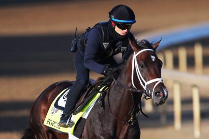 Kentucky Derby races on amid 6th dead and