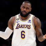 LeBron James appears to be roasting Warriors player