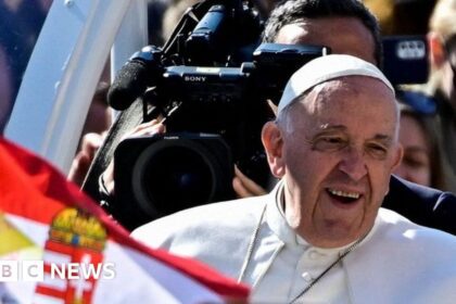 Pope Francis calls on Hungarians to ‘open up’