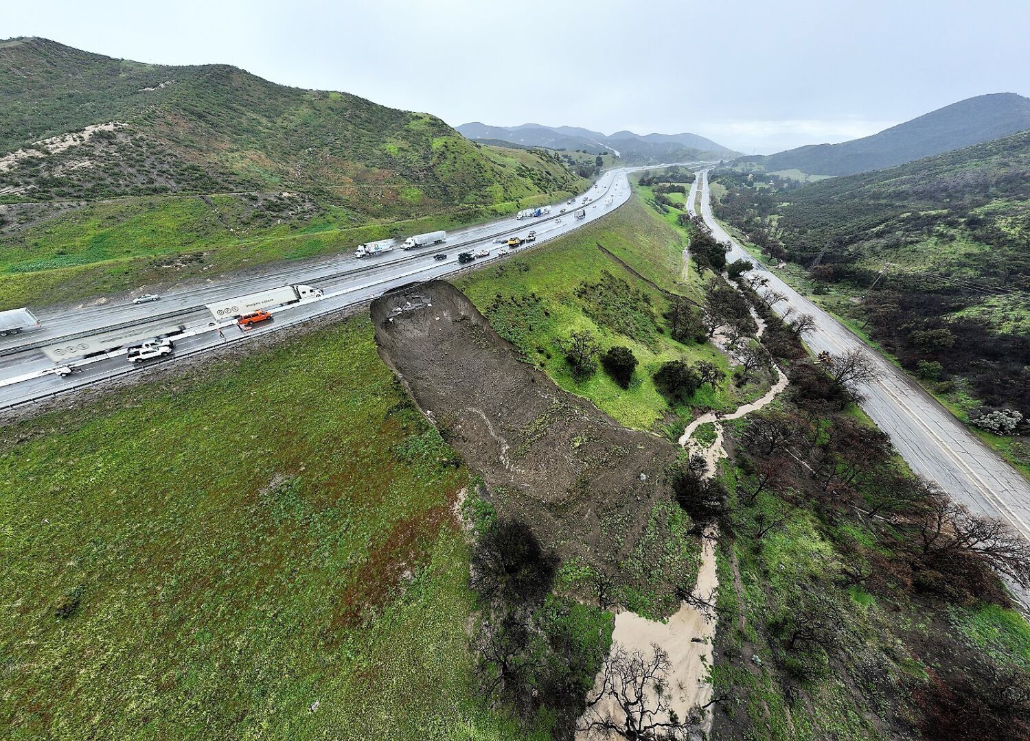 Stretch of southbound 5 Highway close