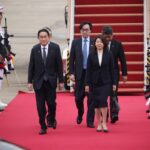 The Japanese Kishida visits South Korea to strengthen ties