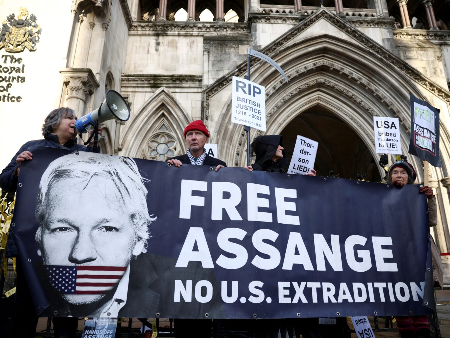 The eternal war against Julian Assange |  Opinions
