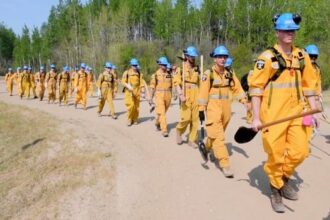 Trudeau to meet troops in Alberta as battle