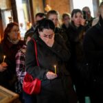 Ukraine: relatives bury children who died in