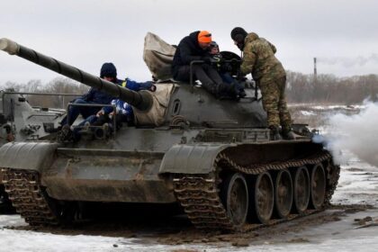 Yes, Russia uses old tanks in combat